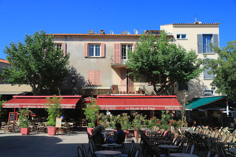 Le glacier de la place