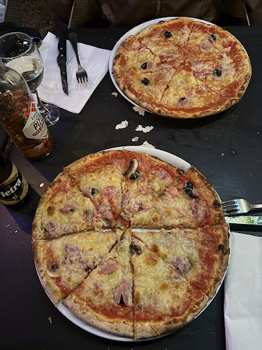 Au Moulin Pizza Azilone