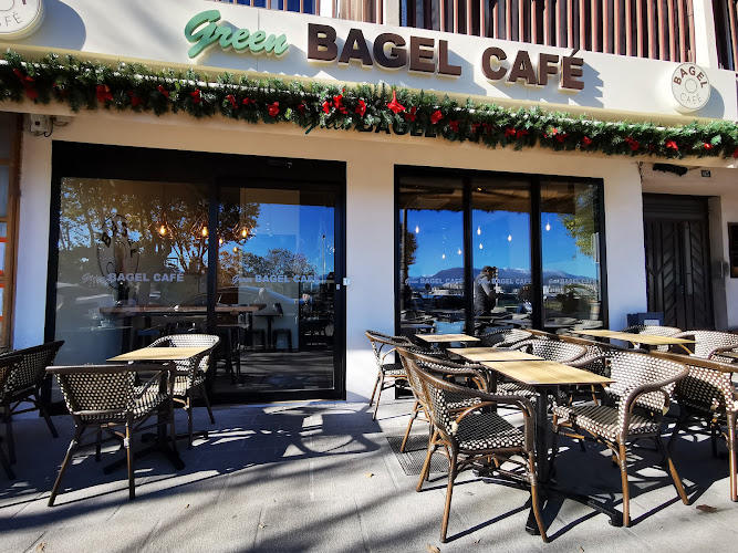 Green Bagel Café