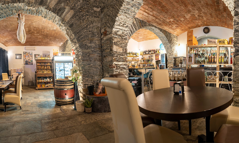 GIRU • Épicerie - Caviste