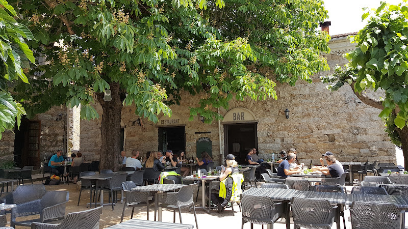 Le Café National - Bar & Restaurant