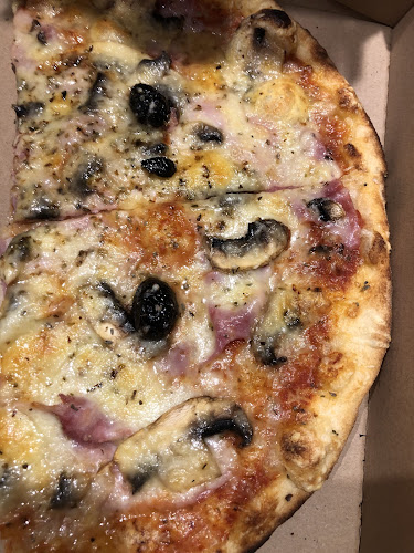 Pizza Au Feu de Bois